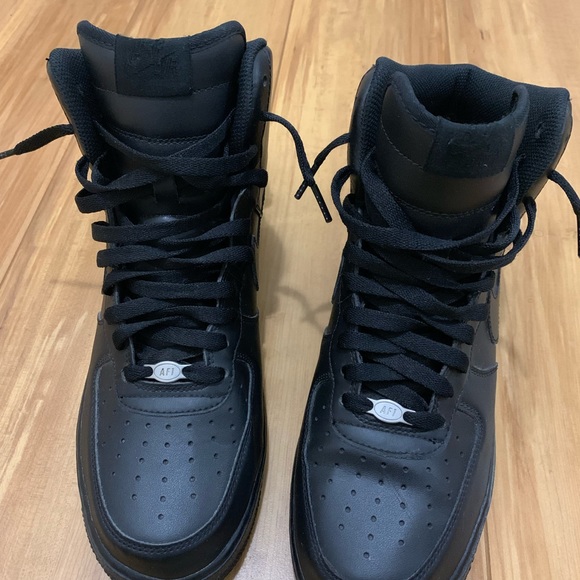 Mens Nike Sneakers - Picture 6 of 10